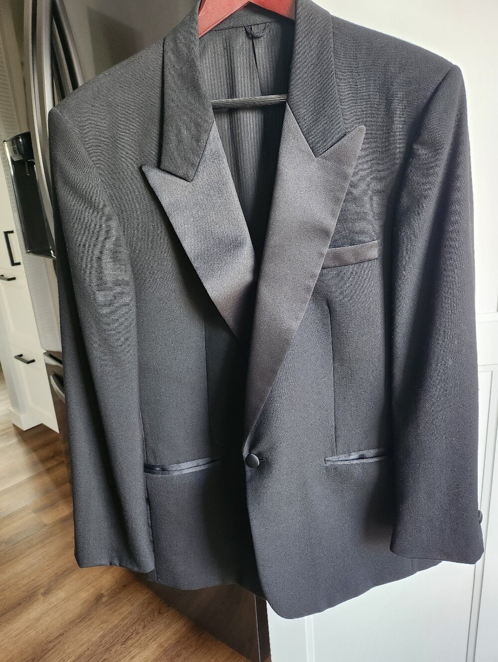 Classic Black Men's Dinner Jacket - Satin Peak Lapel